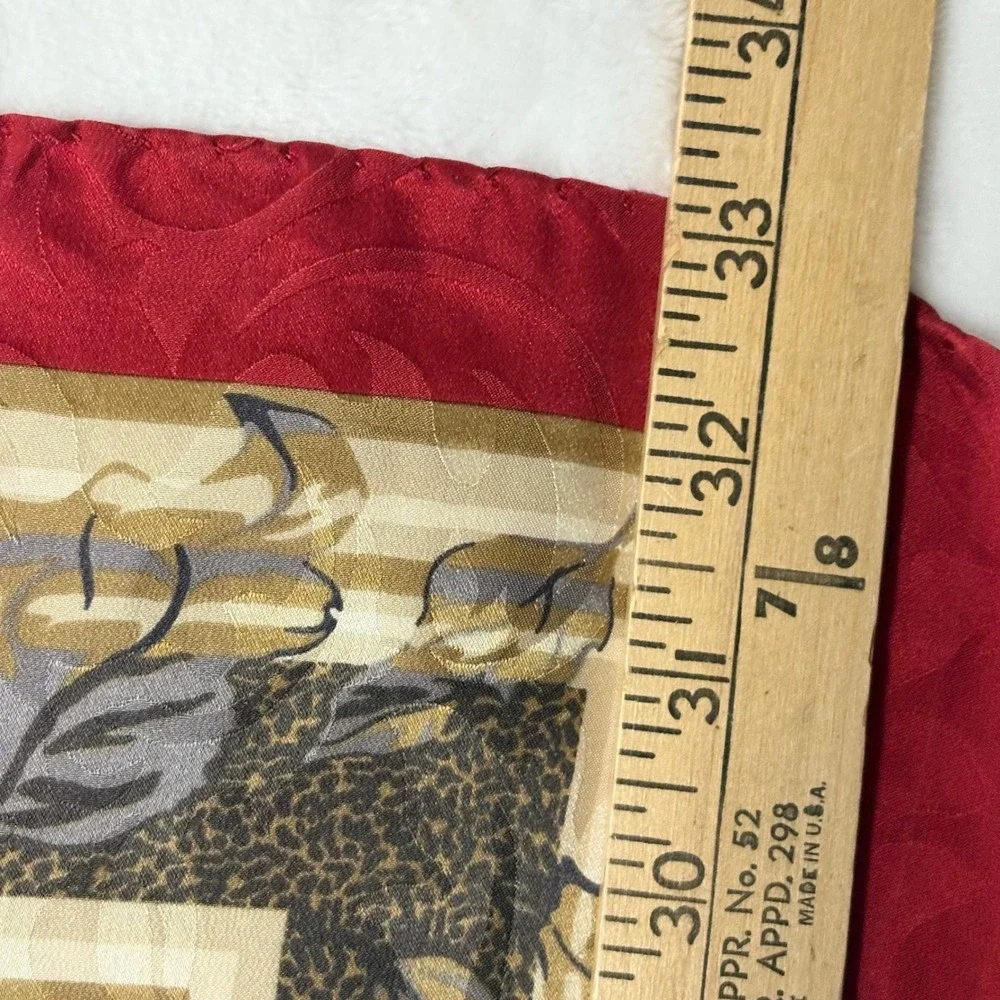Laura di Laura Biagiotti Red Silk Jacquard Floral Art Frame 34x33 Scarf Italy